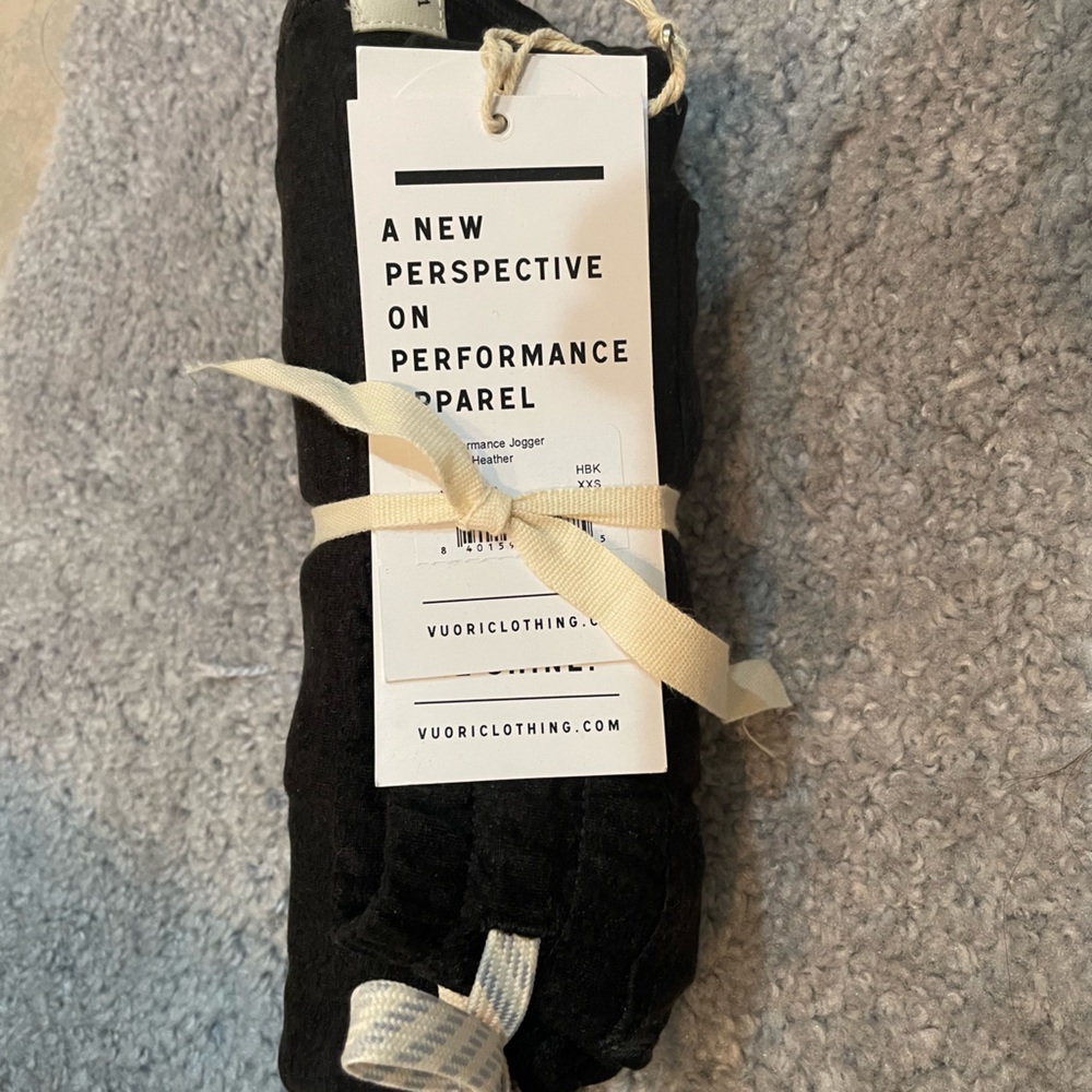 Vuori Performance black joggers